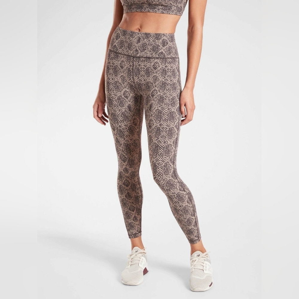 Athleta Ultimate Stash 7/8 Pocket Tights In Snakeskin Print- Gray - XXS